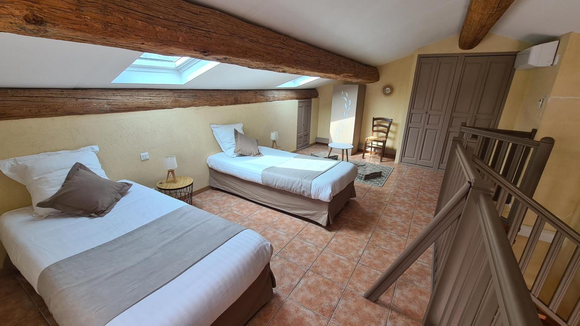 Logis Hotel La Bastide Saint Bach Suze-la-Rousse Rom bilde